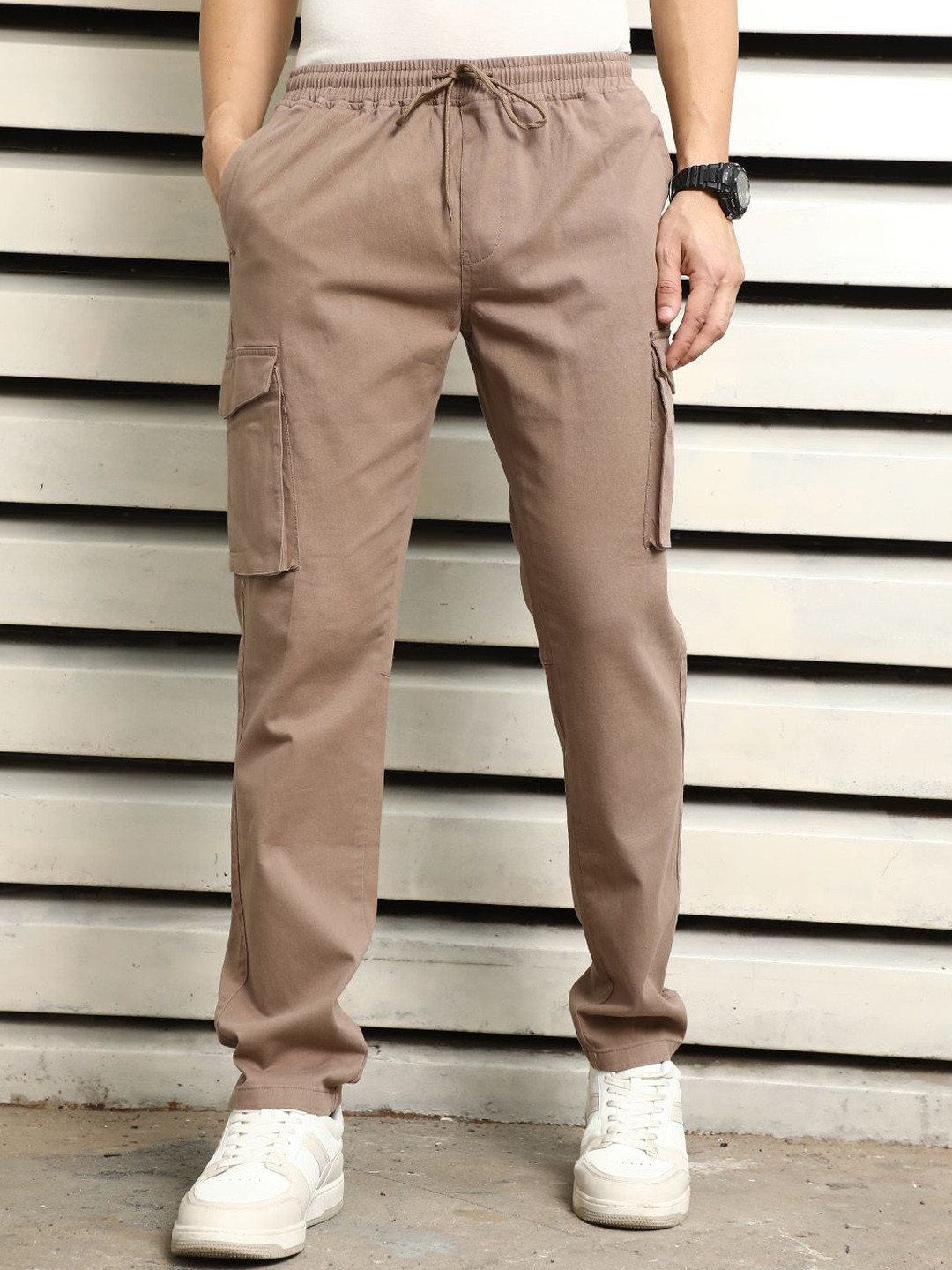

High Star Men Loose Fit Mid-Rise Easy Wash Cotton Cargos Trousers, Brown