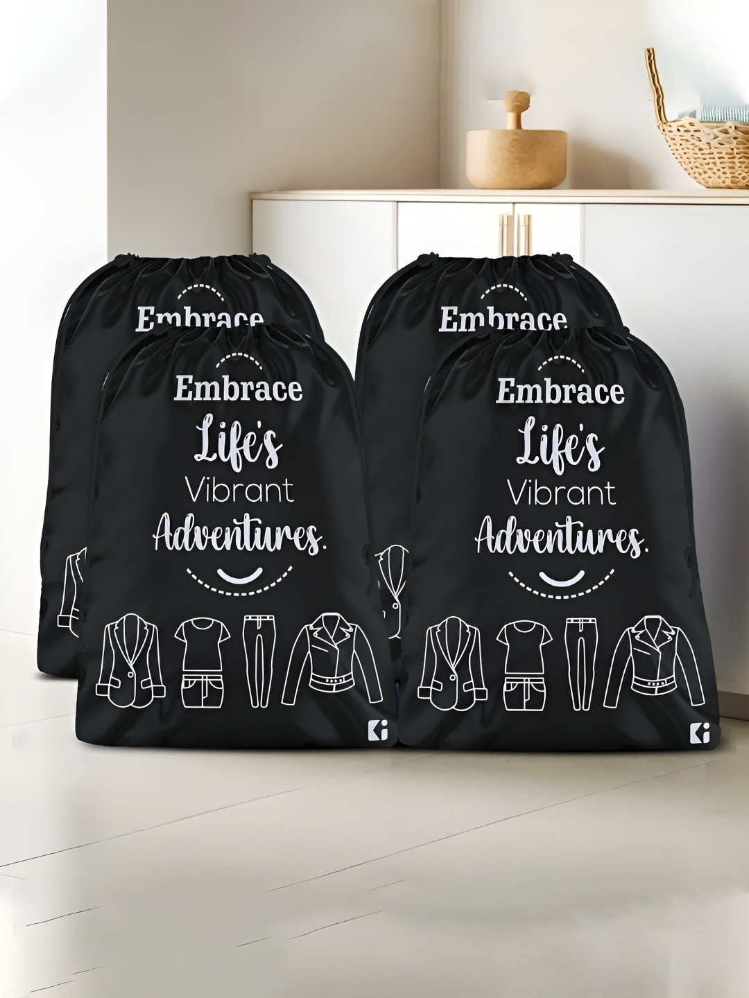 

Kuber Industries Black & White 4 Pieces Typography Printed Storage Bag Organisers