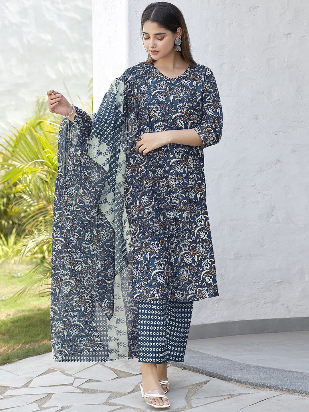 

KALINI Floral Printed Regular Gotta Patti Straight Kurta With Trousers & Dupatta, Teal