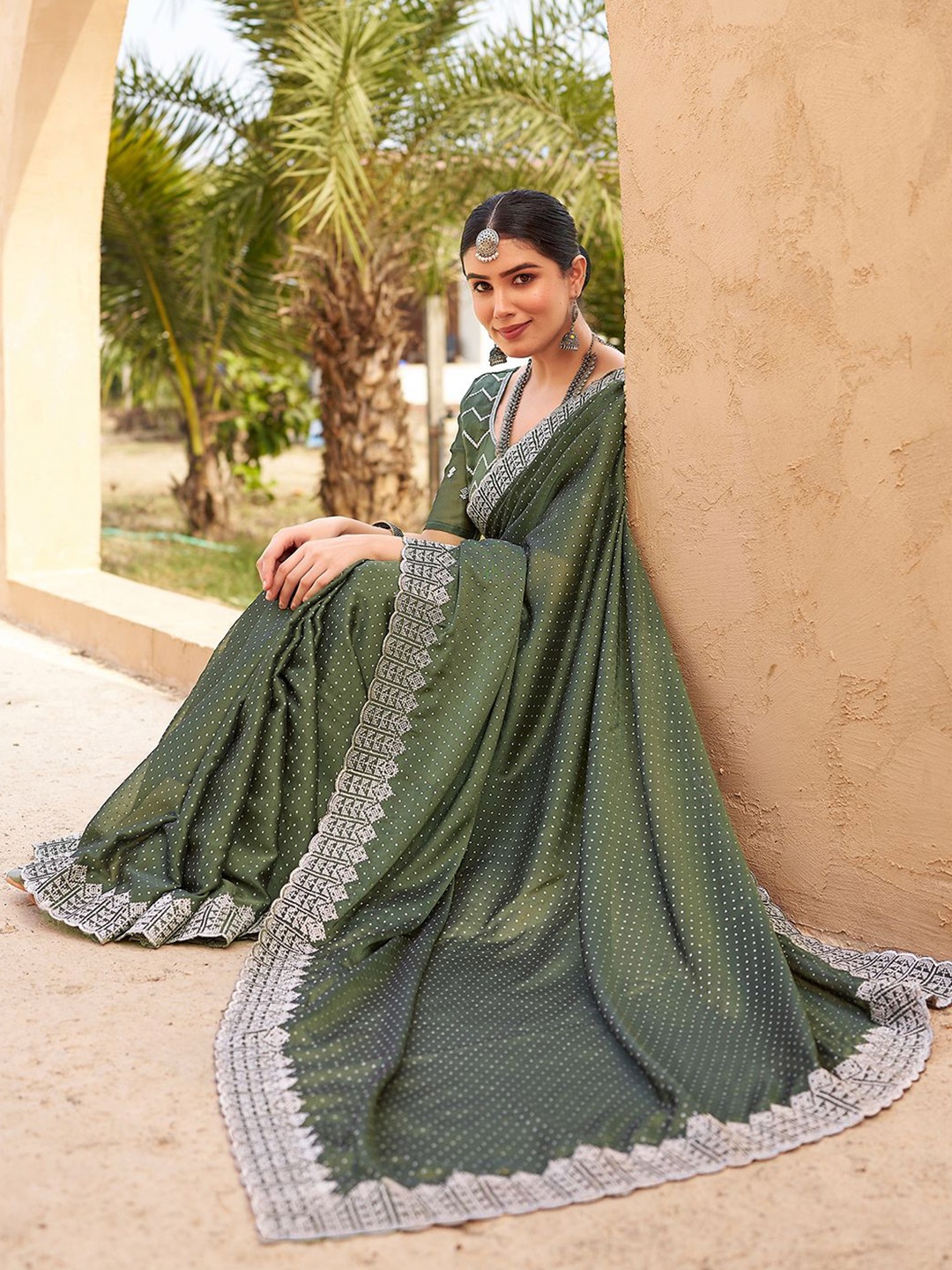 

Satrani Embellished Zari Saree, Green