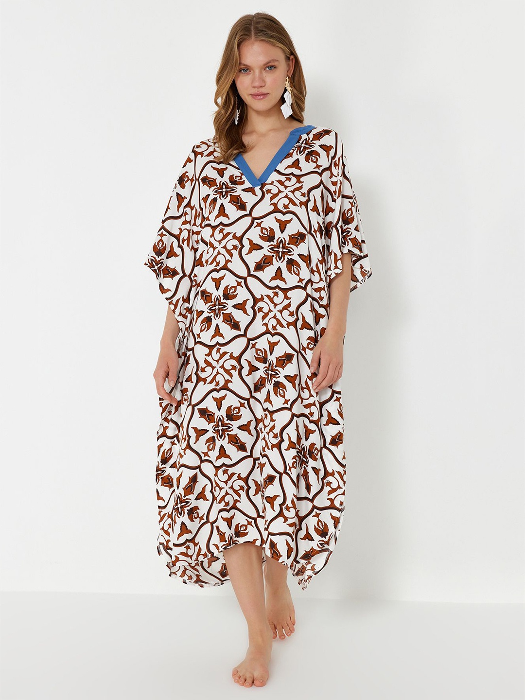 

Trendyol Animal Printed V Neck Kaftan Midi Dress, White