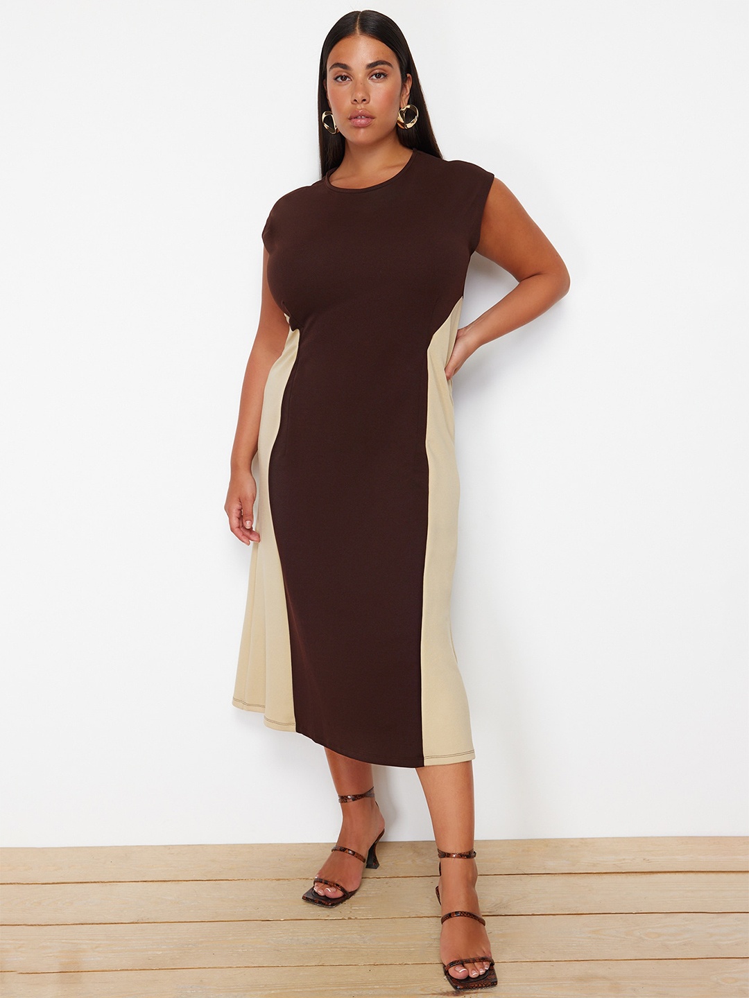 

Trendyol Colourblocked Round Neck Bodycon Midi Dress, Brown