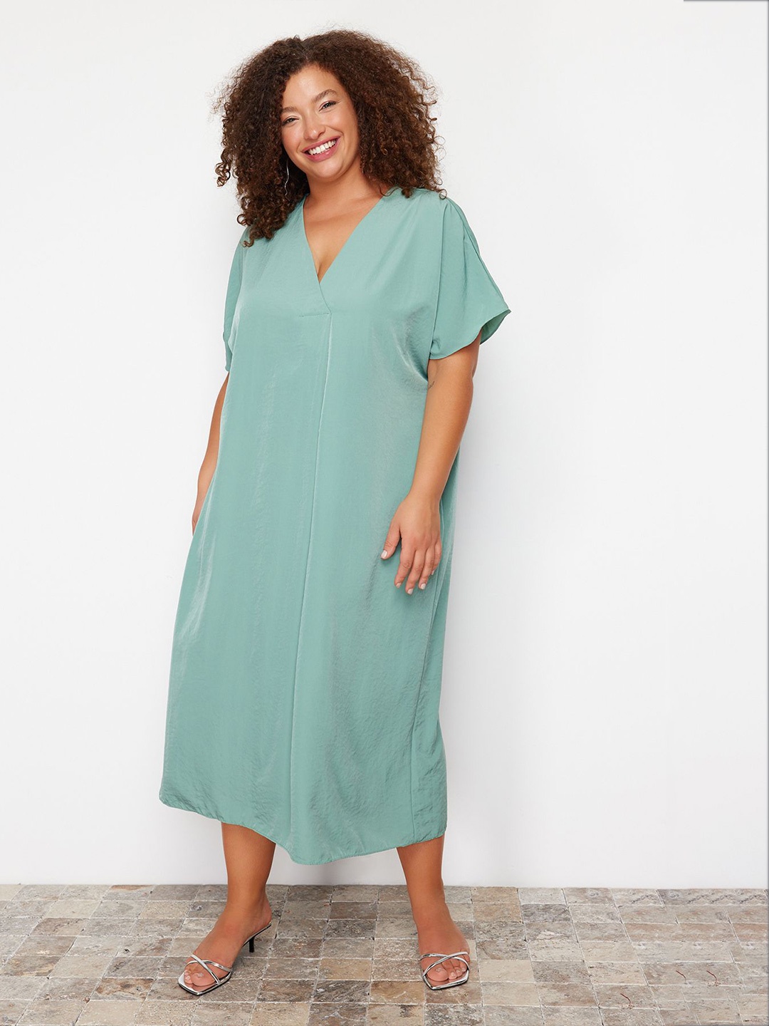 

Trendyol Plus Size V-Neck Extended Sleeves A-Line Midi Dress, Green