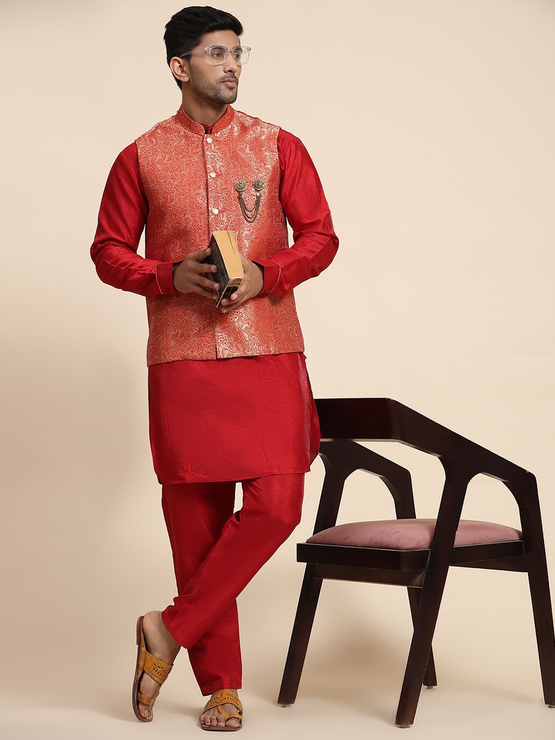 

Pro-Ethic STYLE DEVELOPER Mandarin Collar Jacquard Pure Silk Straight Kurta With Trouser, Maroon