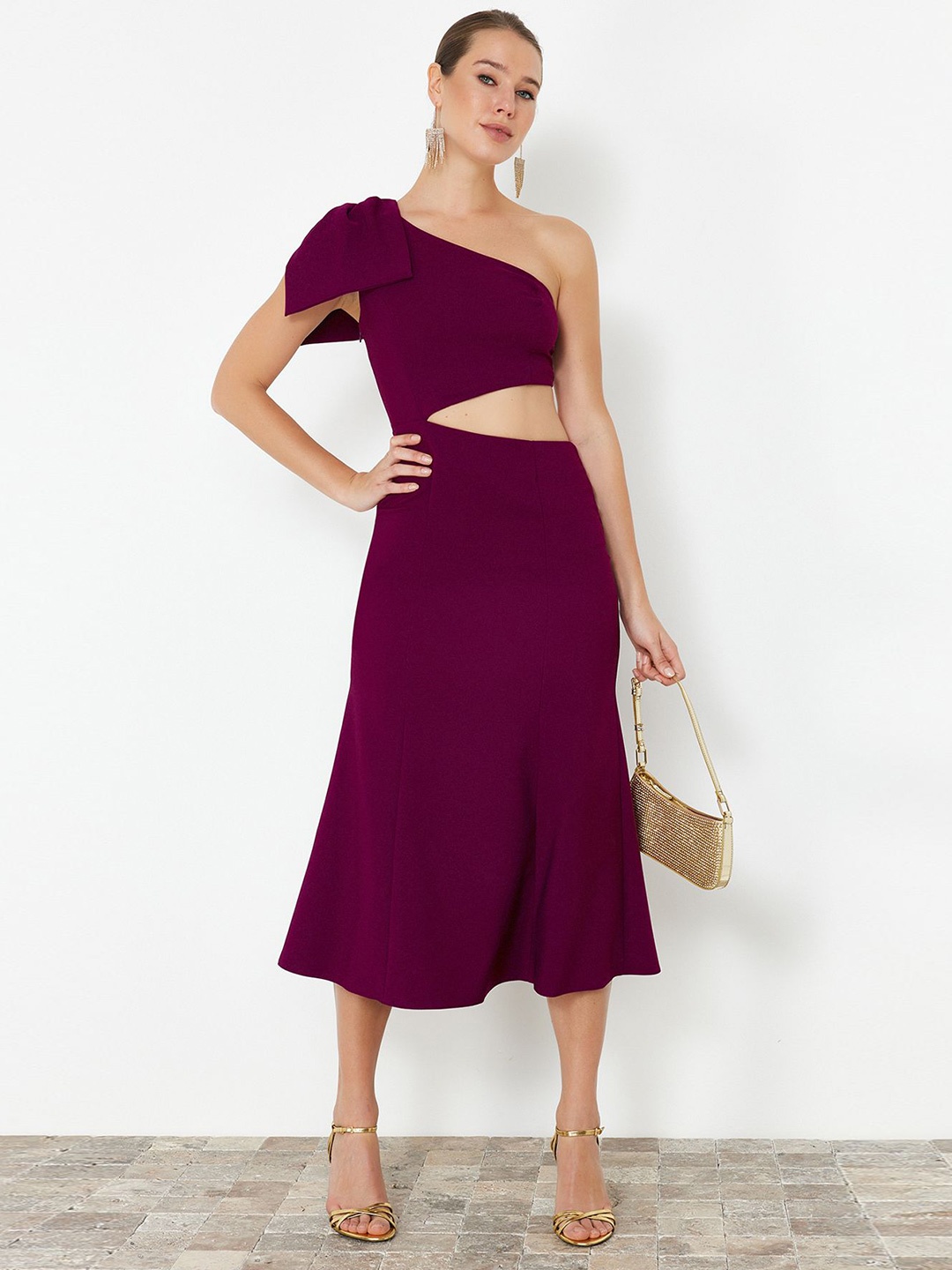 

Trendyol One-Shoulder Cut-Outs Detail A-Line Midi Casual Dress, Burgundy