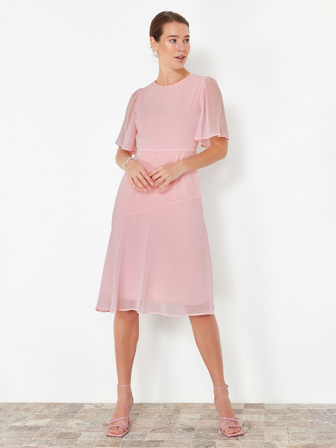 

Trendyol Round Neck Flared Sleeves Fit and Flare Dress, Pink