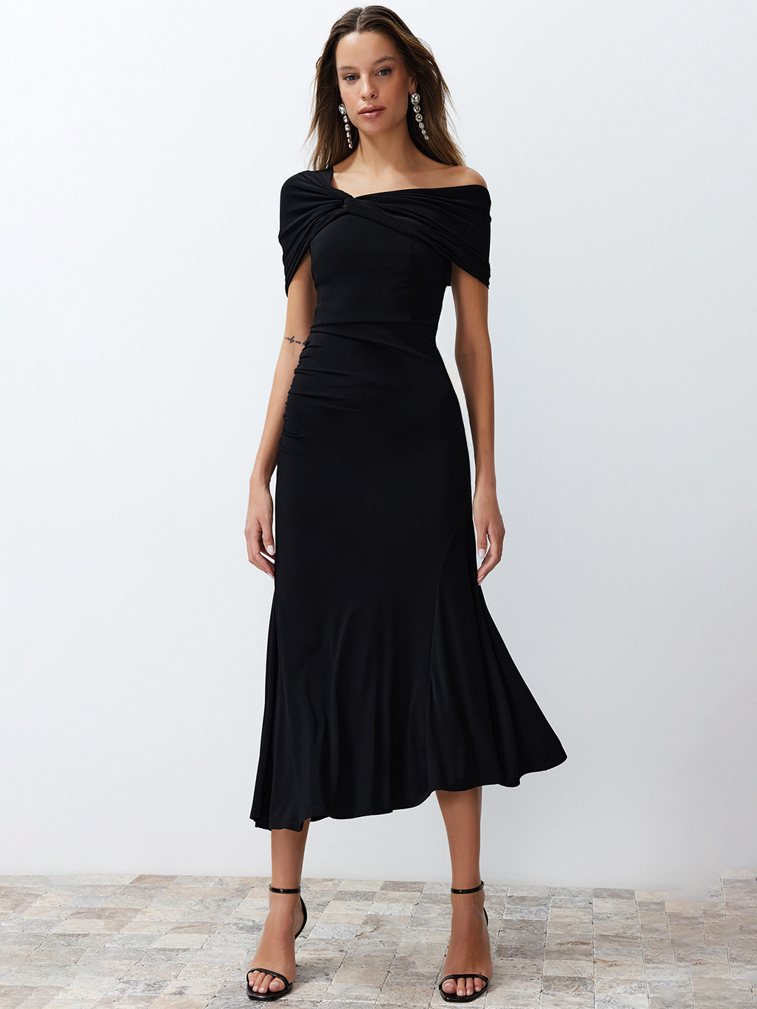 

Trendyol Off-Shoulder Short Sleeves Fit & Flare Midi Dress, Na