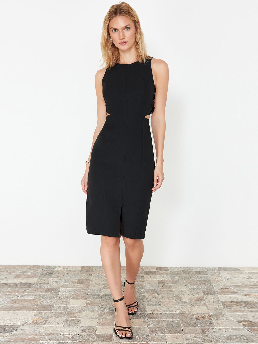 

Trendyol Round Neck Cut-Outs Detailing Side Tie-Ups Sheath Dress, Black