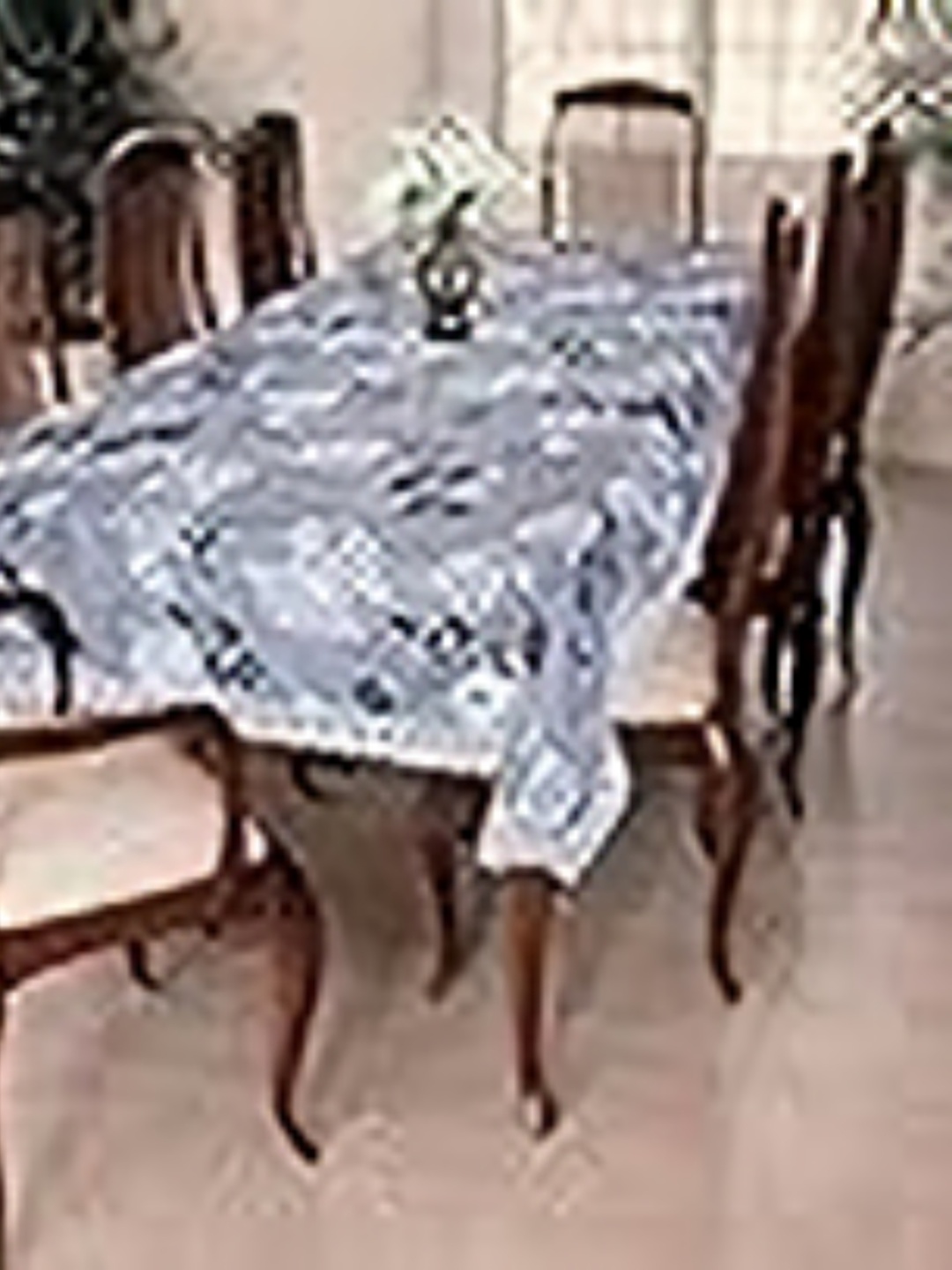 

Homerz White Floral 6-Seater Table Cover