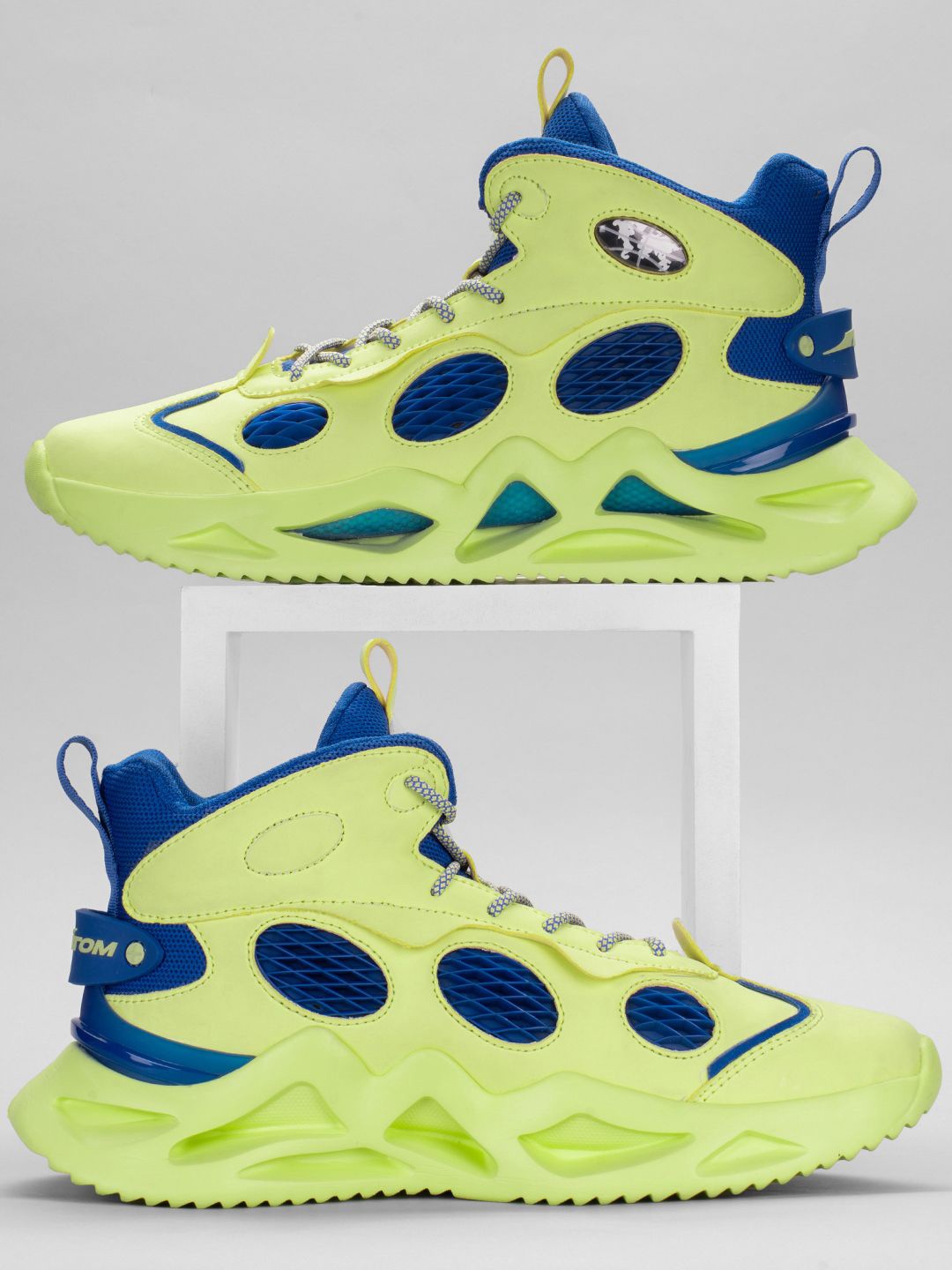 

Atom Men Colourblocked Round Toe Sneakers, Green