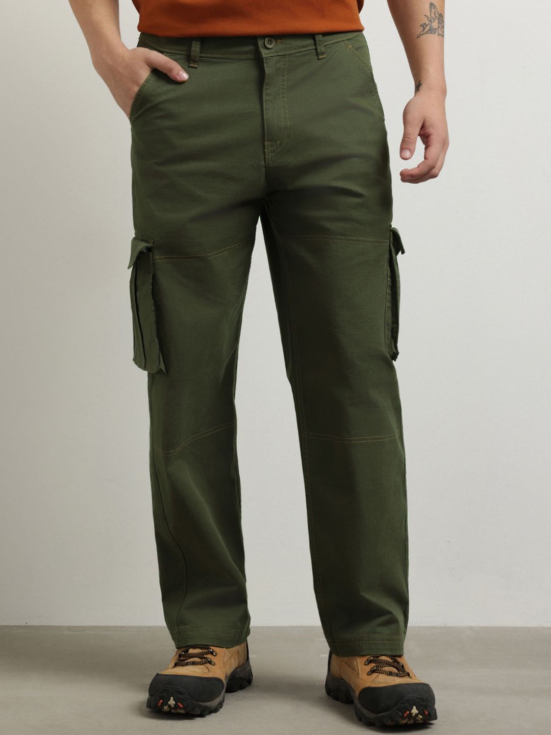 

NOBERO Men Solid Straight Fit Cargo Pants, Green