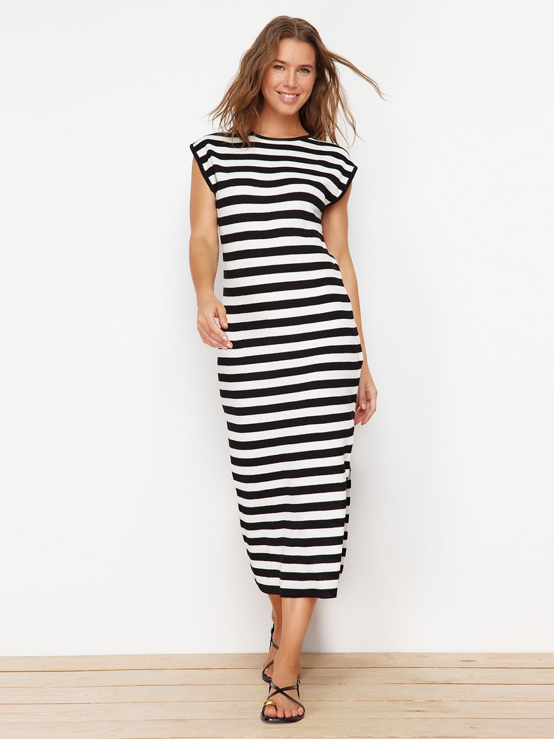 

Trendyol Round Neck Striped T-shirt Midi Dress, White