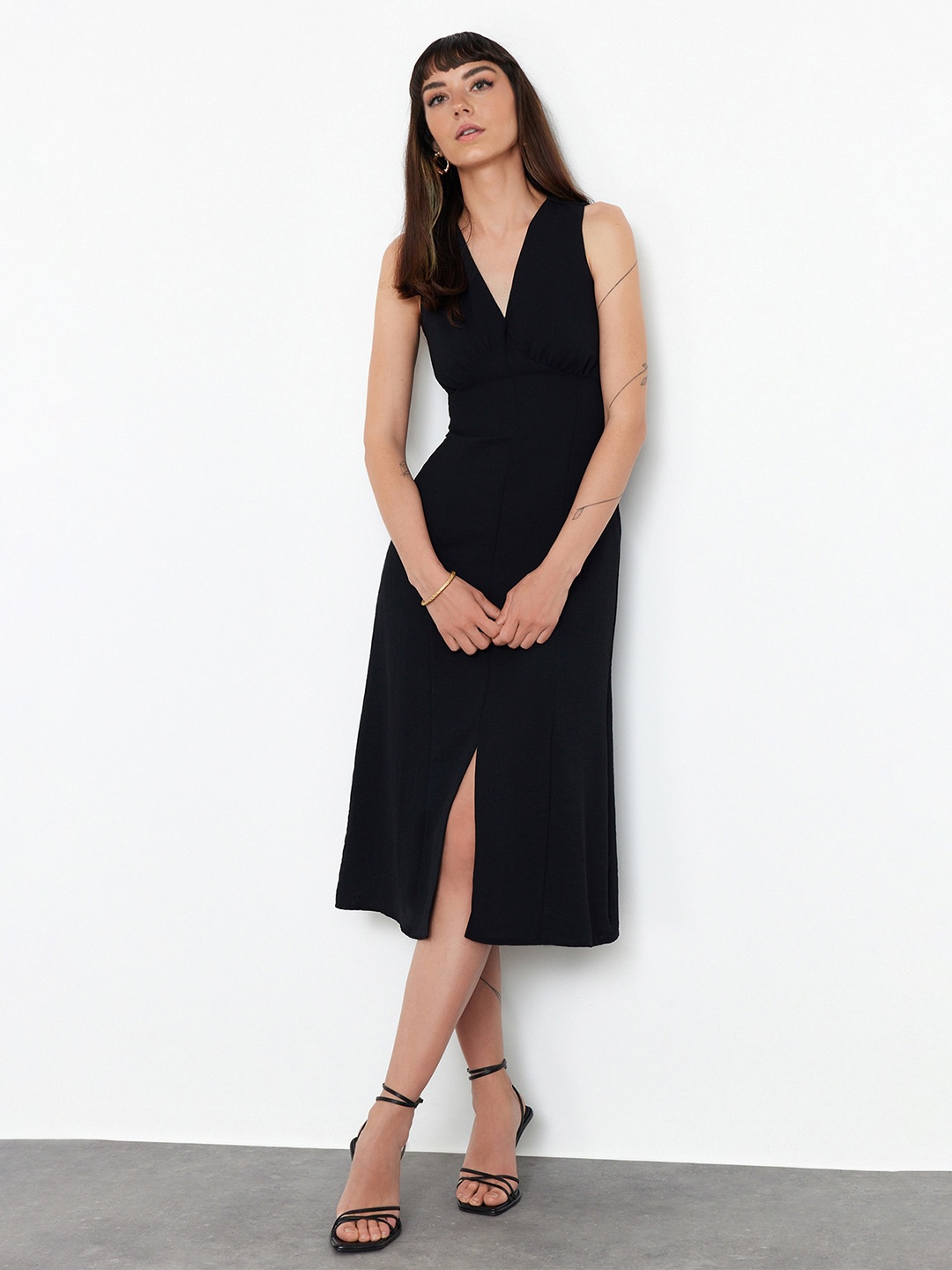 

Trendyol V-Neck Midi A-Line Dress, Black