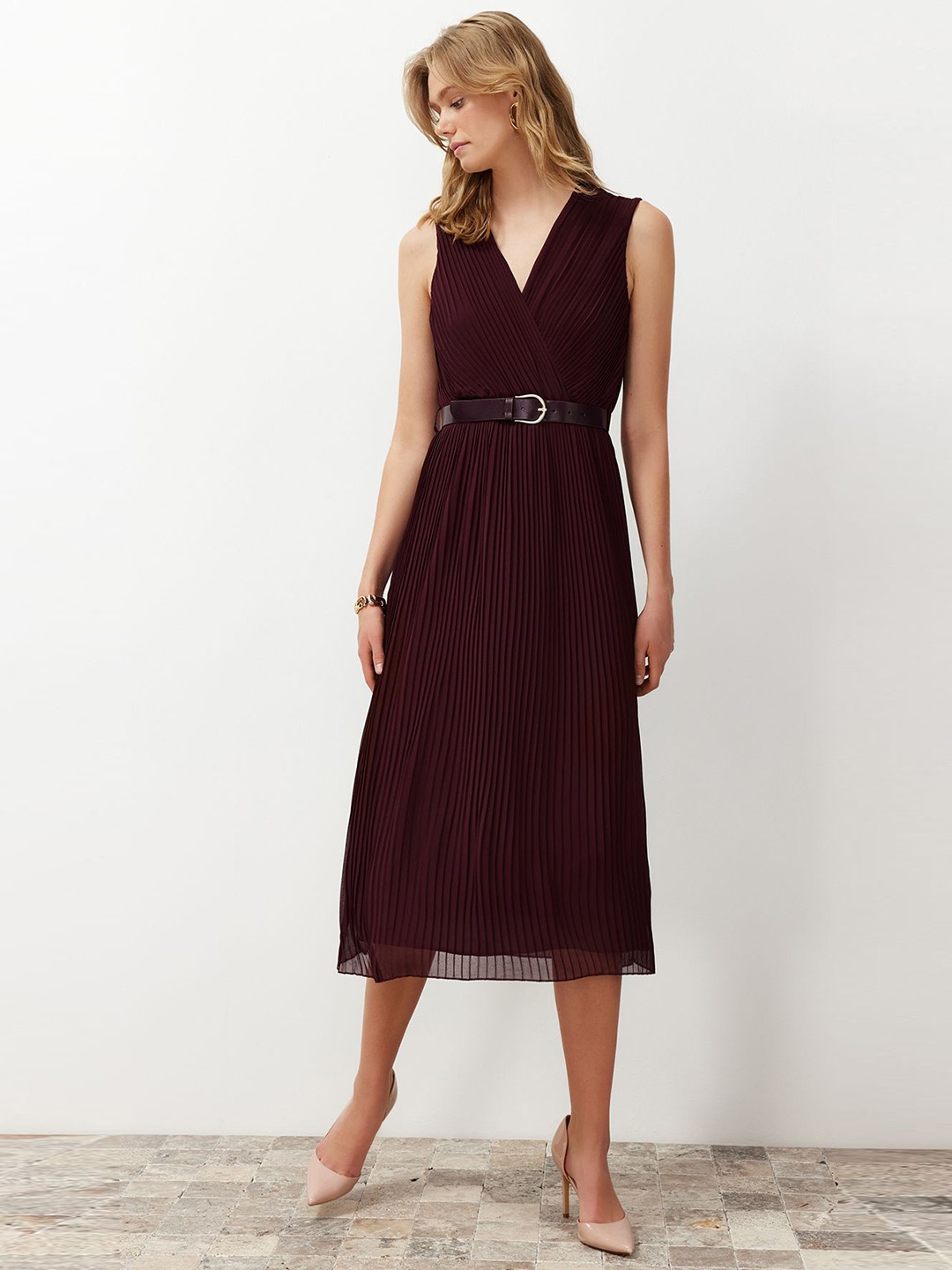 

Trendyol Self Design V-Neck Sleeveless Fit & Flare Midi Dress, Burgundy