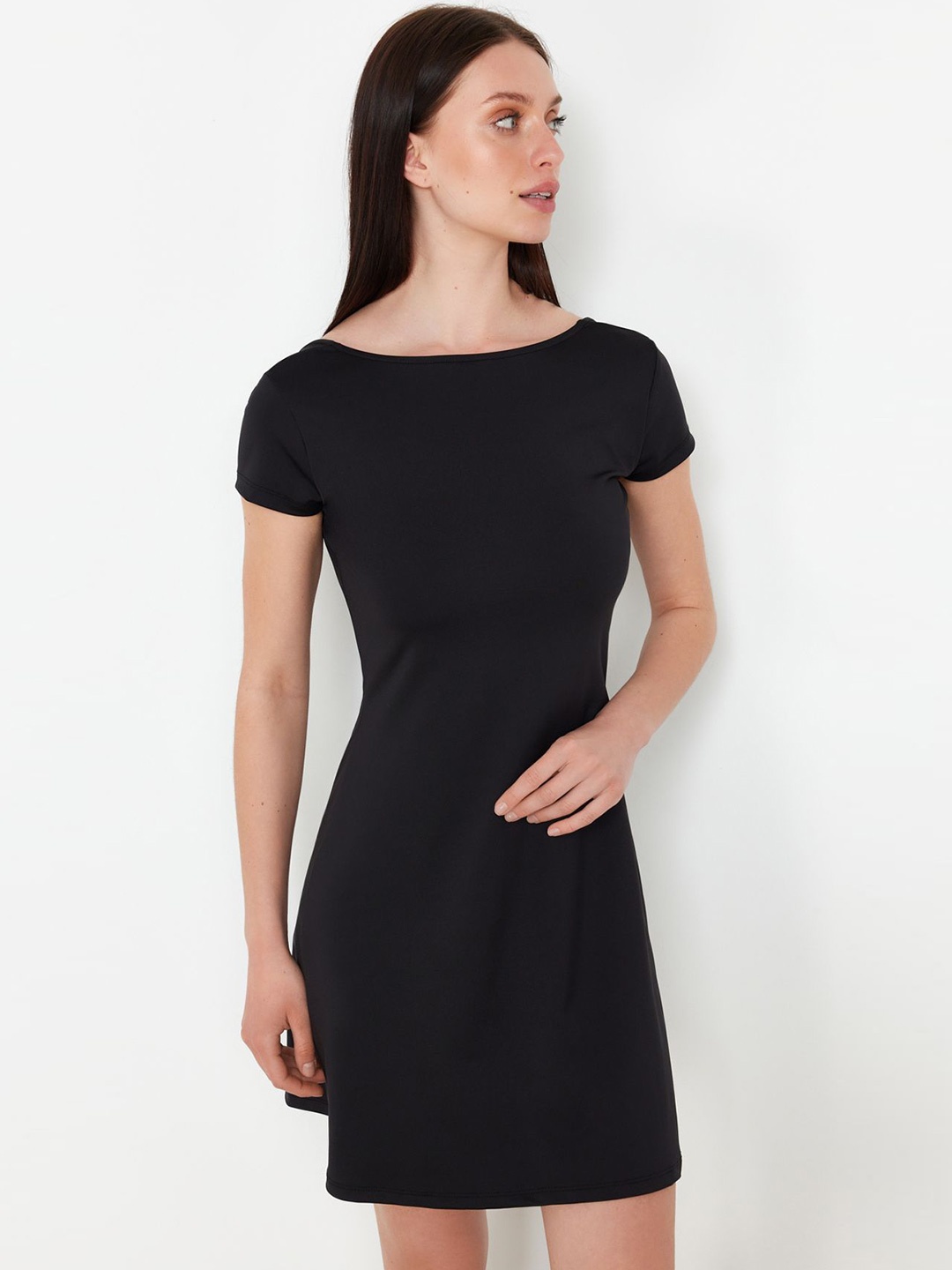 

Trendyol Round Neck Short Sleeves Bodycon Dress, Black