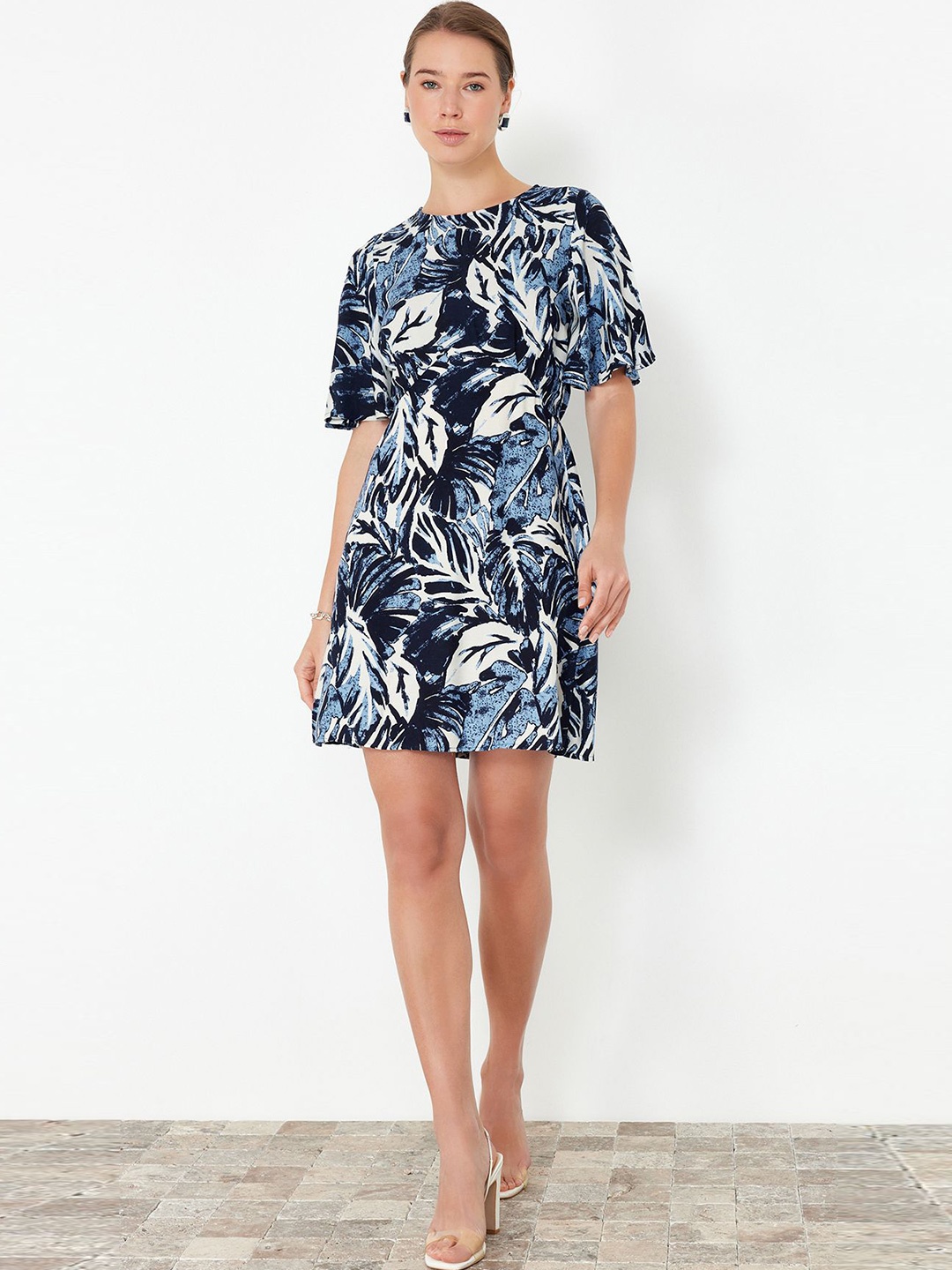 

Trendyol Round Neck Floral Print Flared Sleeve A-Line Dress, Na