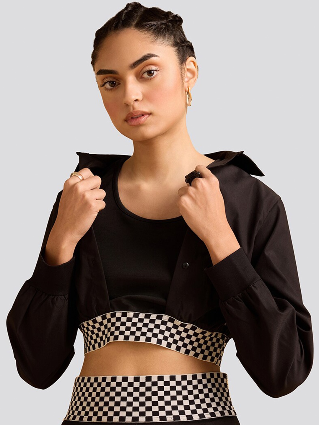 

Muvazo Cuffed Sleeves Crop Top, Black