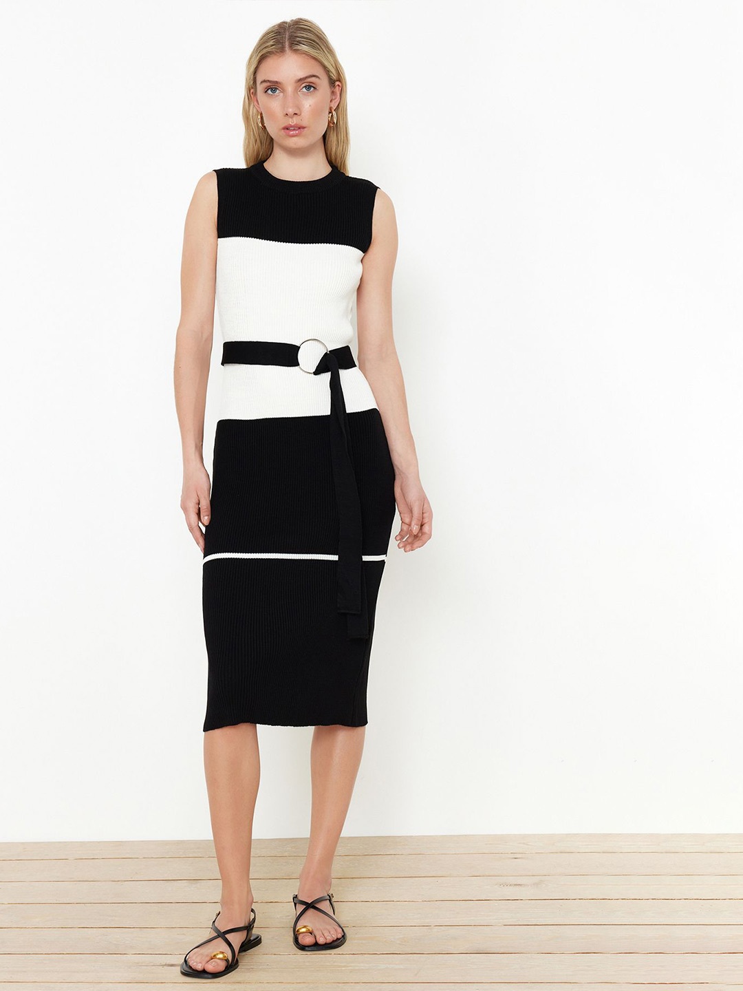 

Trendyol Colourblocked Round Neck Sleeveless Straight Sheath Midi Dress, Black