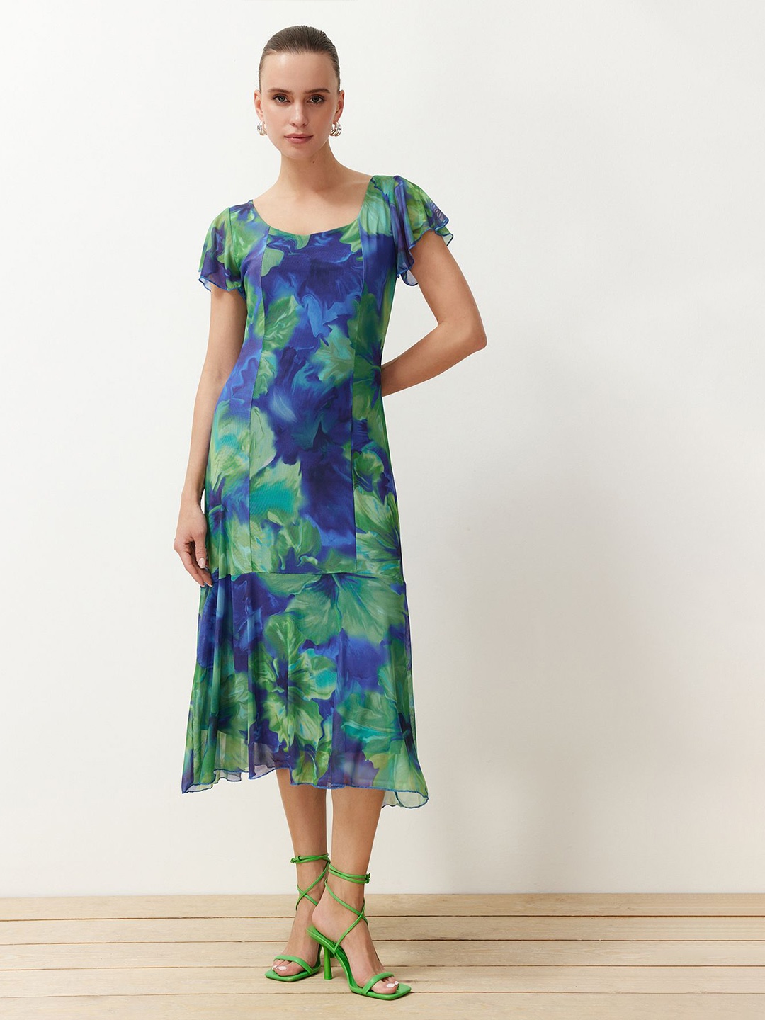 

Trendyol Floral Printed Round Neck Flared Sleeves A-Line Midi Dress, Blue