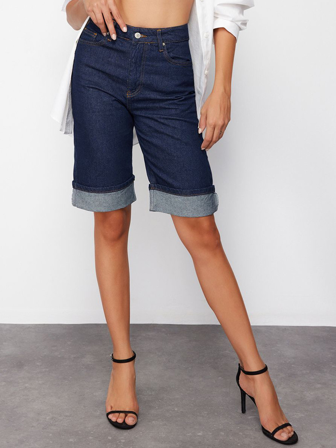 

Trendyol Women Mid-Rise Denim Shorts, Blue