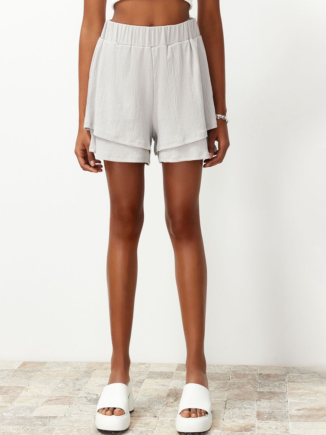 

Trendyol Women Mid-Rise Shorts, Grey