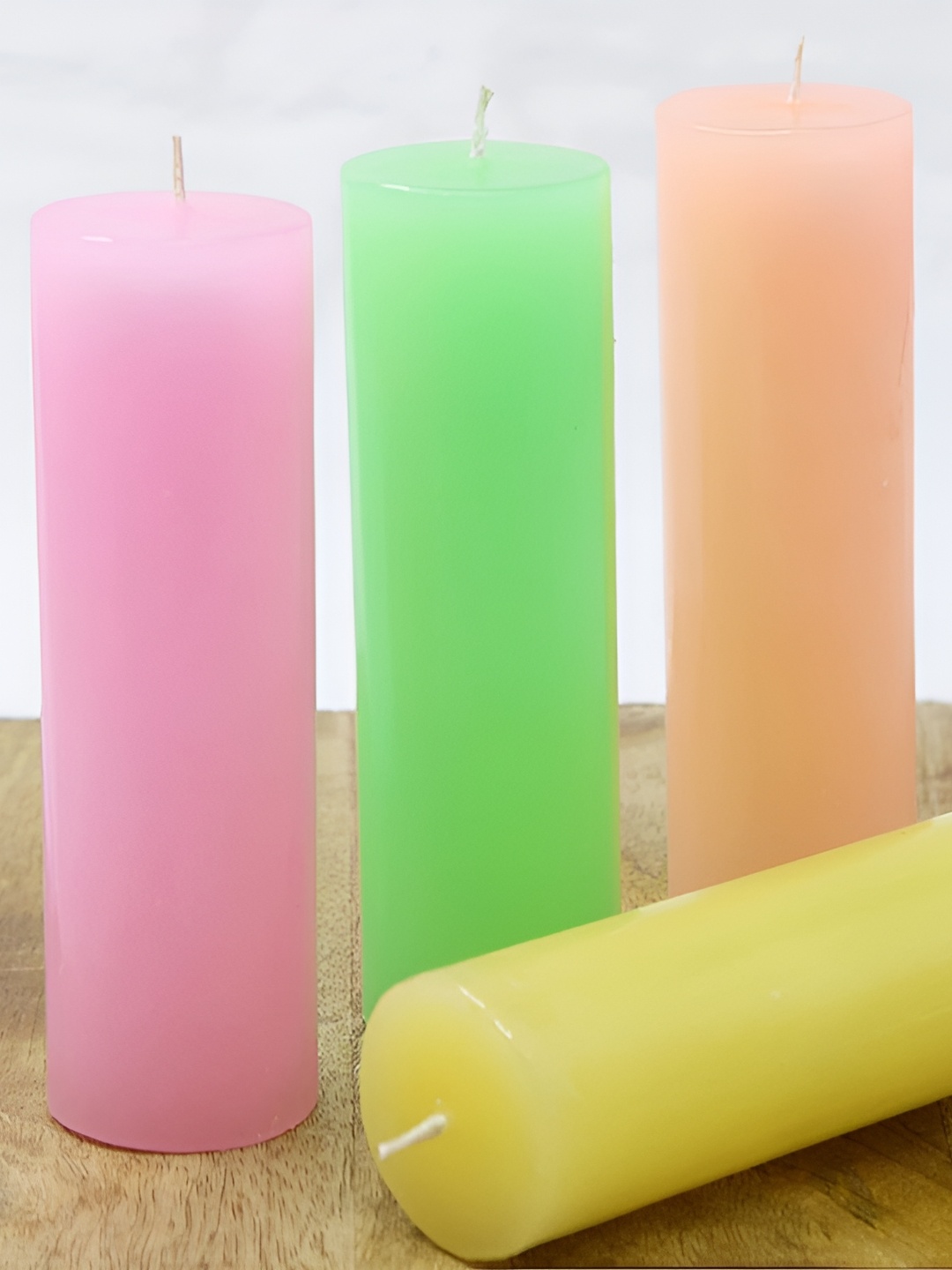 

atorakushon Pink & Green 4 Pieces Scented Cylinderical Pillar Candle