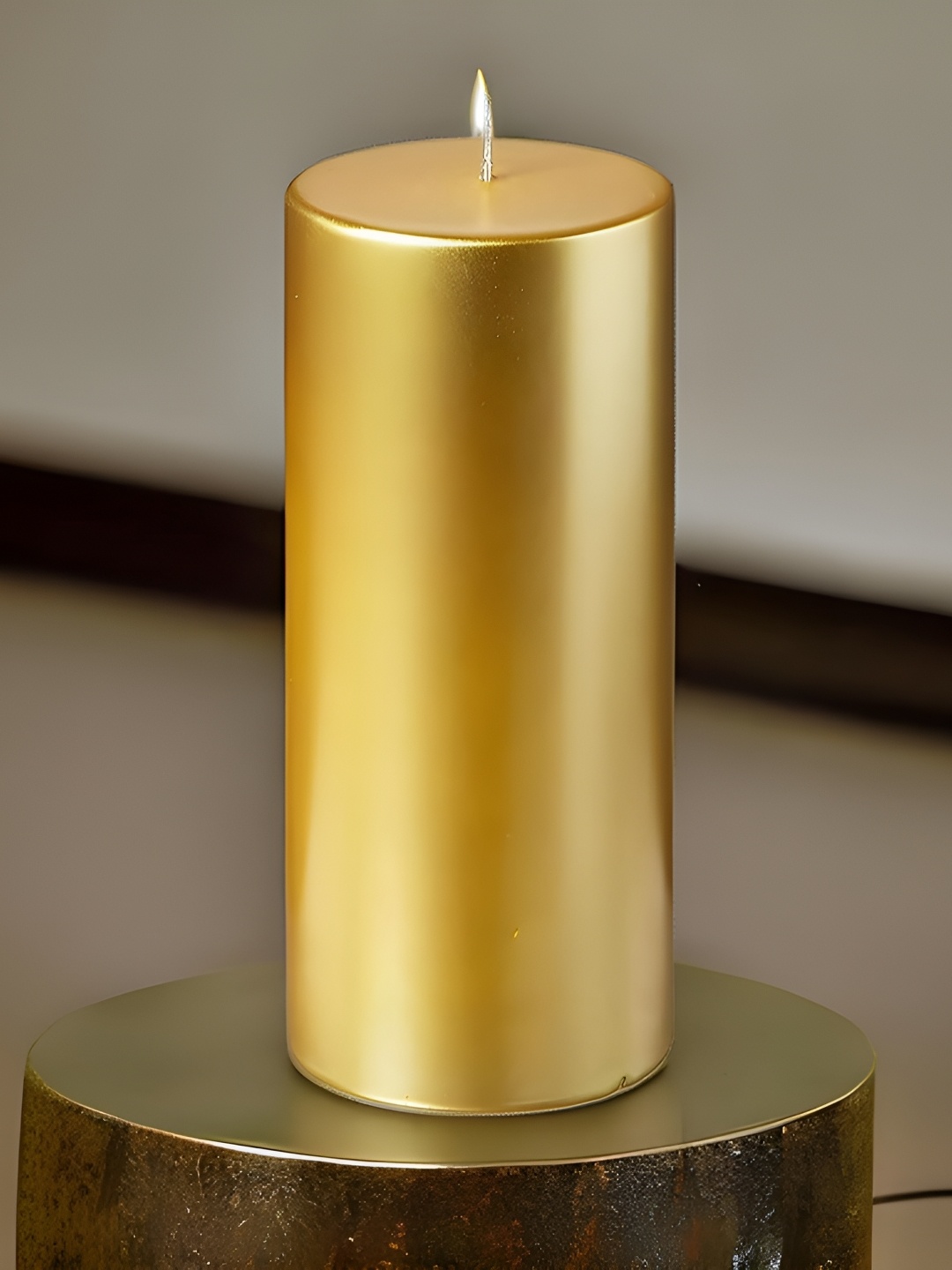 

atorakushon Gold-Toned Cylinderical Pillar Candle