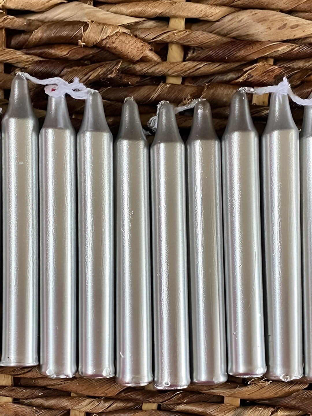 

atorakushon Silver-Toned 25 Pieces Cylinderical Pillar Candle
