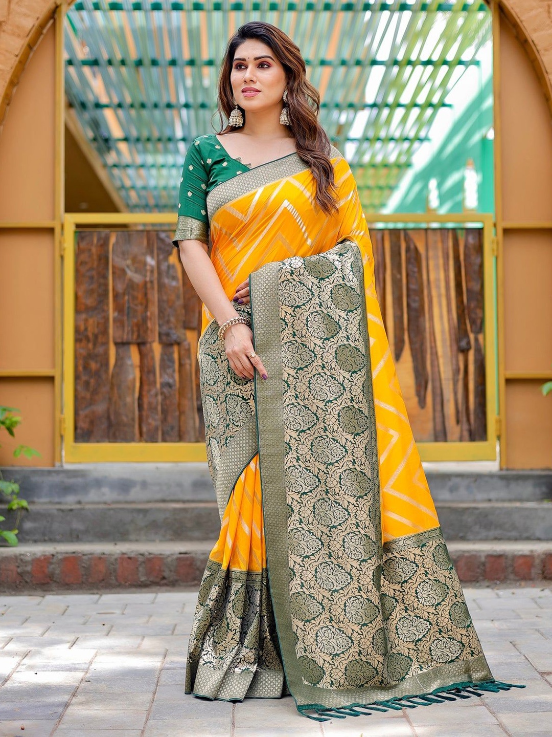 

RASVRITI Woven Design Zari Pure Silk Kanjeevaram Saree, Yellow