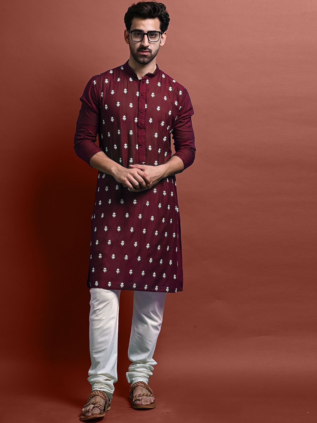 

VESHAM Floral Embroidered Mandarin Collar Long Sleeves Kurta with Churidar, Maroon