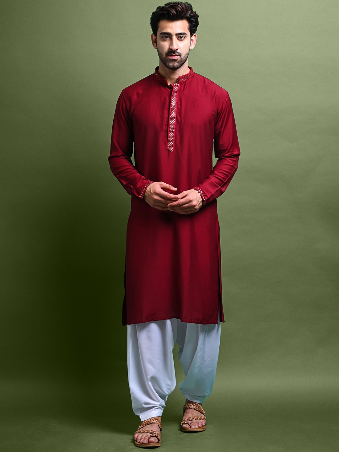 

VESHAM Mandarin Collar Long Sleeves Sequinned Kurta with Patiala, Maroon