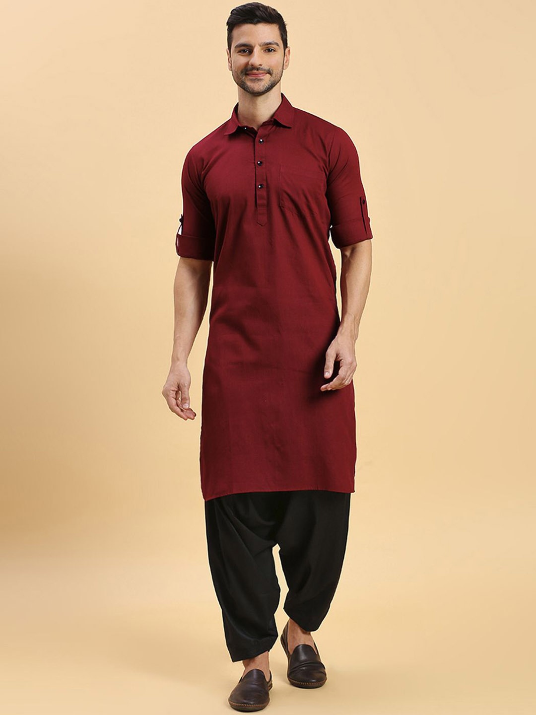 

RAJUBHAI HARGOVINDAS Shirt Collar Roll-Up Sleeves Pathani Kurta, Maroon