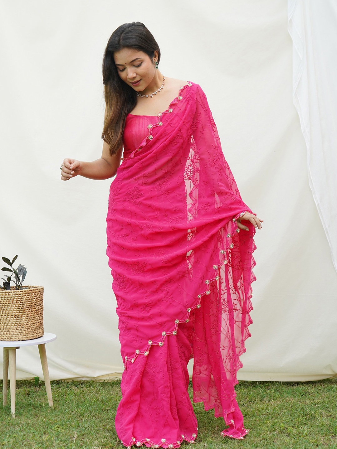 

elora Floral Embroidered Pure Georgette Saree, Pink