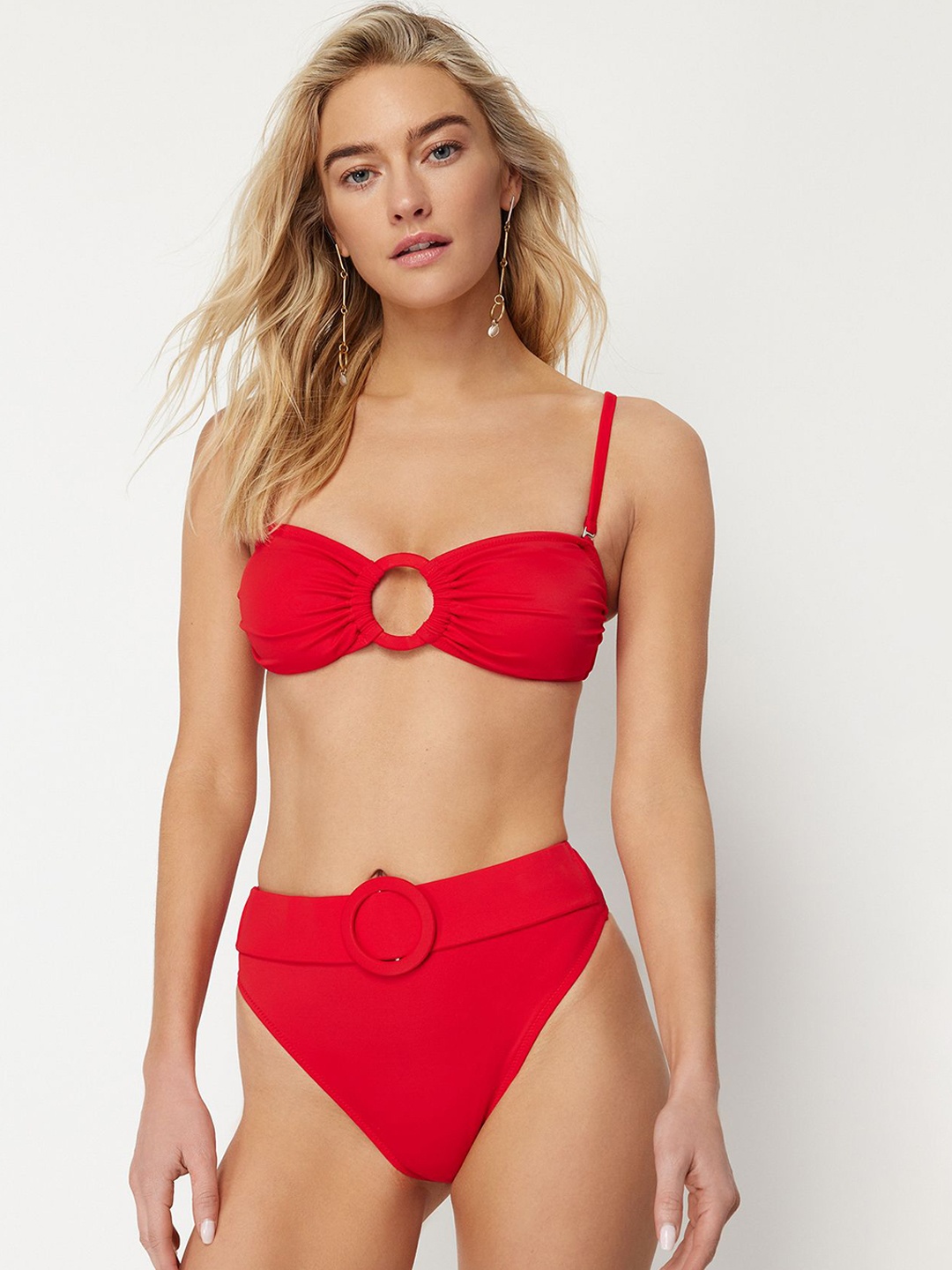 

Trendyol Mid-Rise Ring Detail Basic Briefs, Red