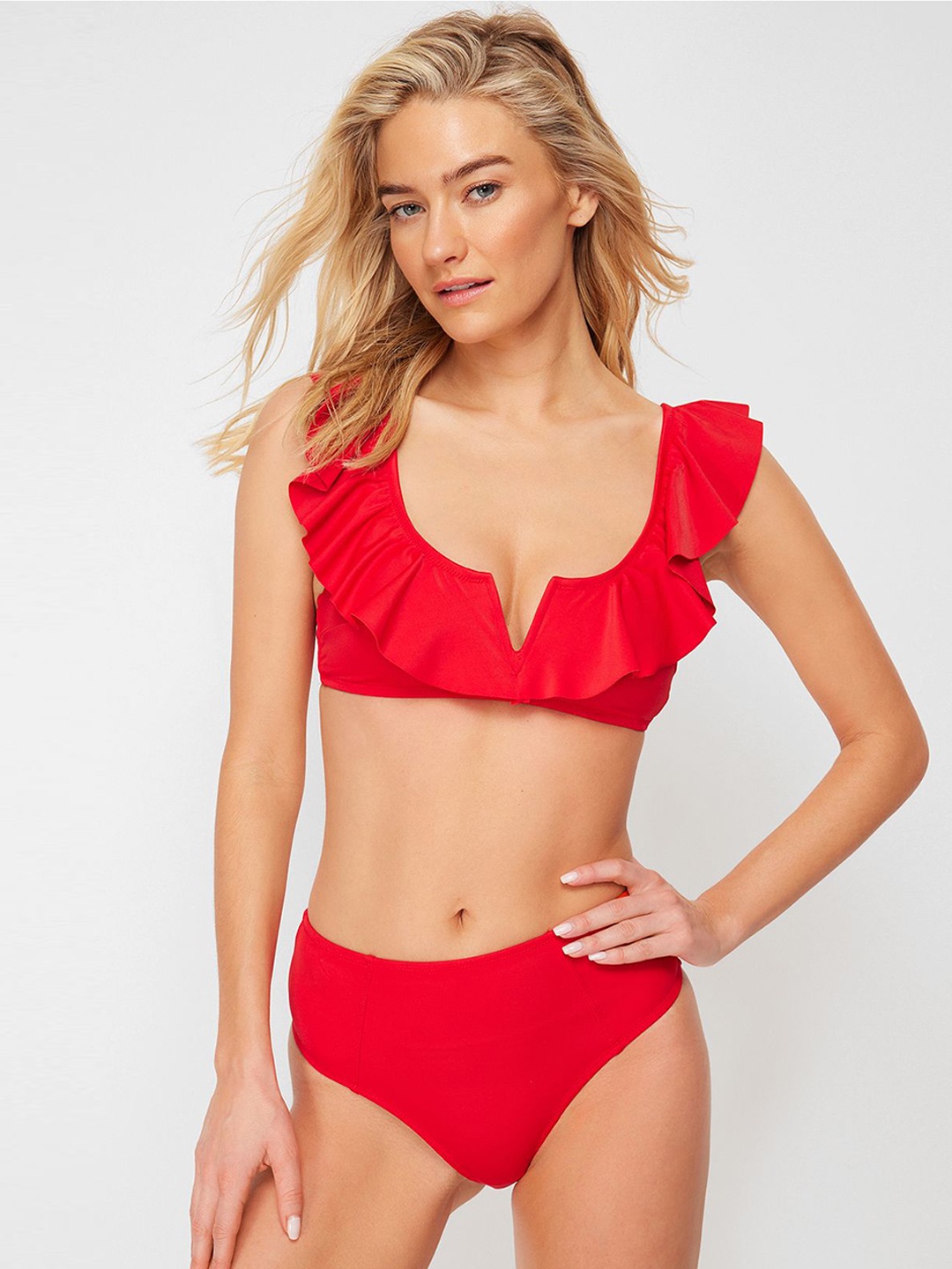 

Trendyol Mid-Rise Basic Briefs, Red