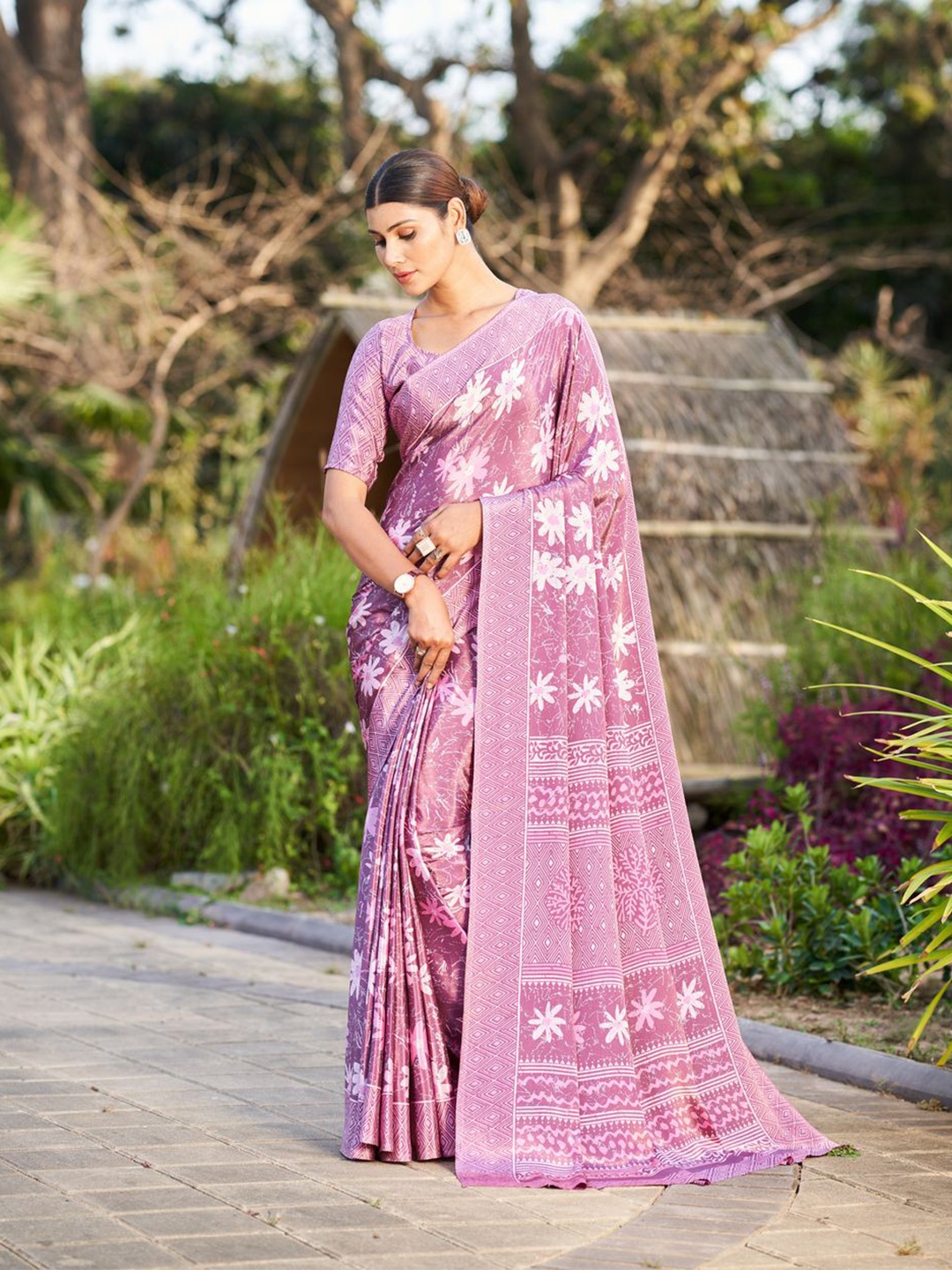 

Kandora Floral printed Saree, Purple