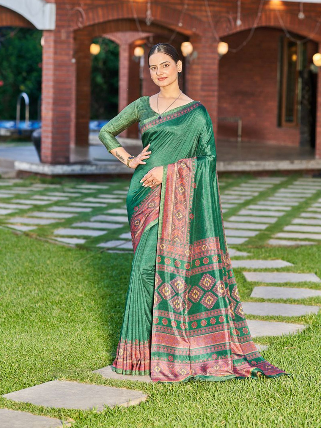 

Kandora Ethnic Motifs Saree, Green