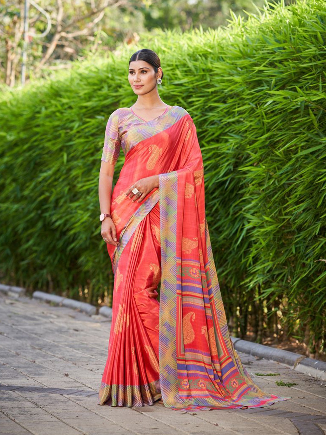 

Kandora Paisley printed Saree, Red