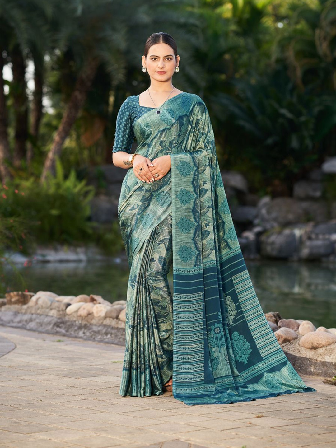 

Kandora Floral Saree, Green
