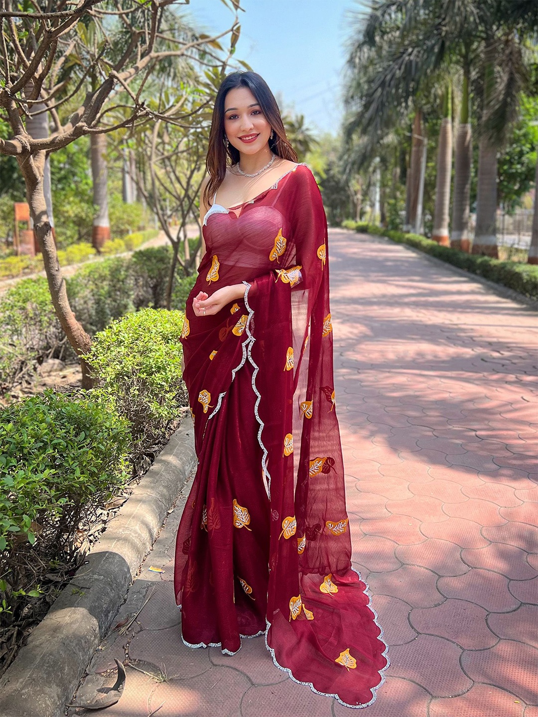 

elora Beads and Stones Pure Chiffon Floral Saree, Maroon