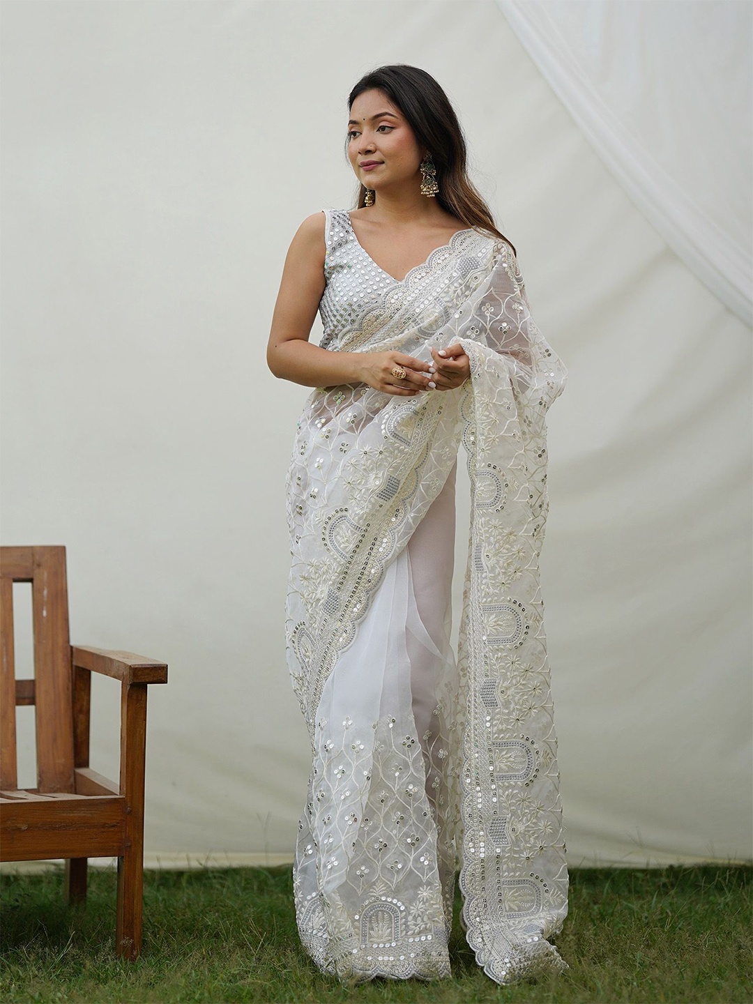 

elora Floral Sequinned Organza Saree, White