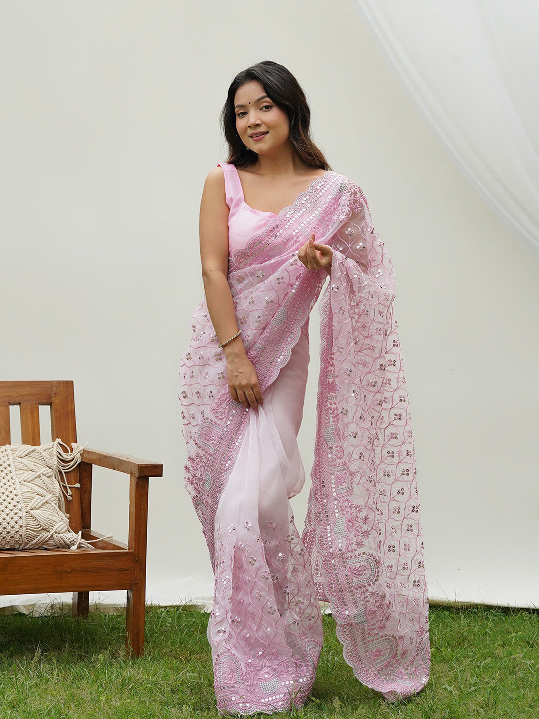 

elora Floral Sequinned Organza Saree, Pink