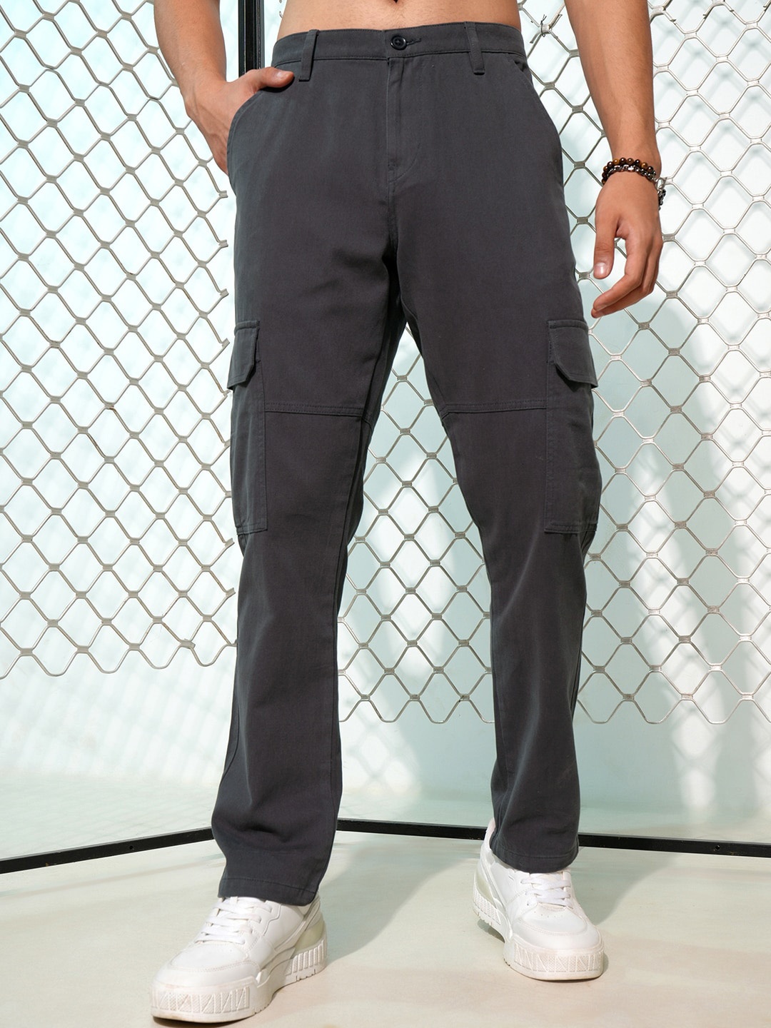 

HIGHLANDER Men Loose Fit Cotton Cargos Trousers, Black