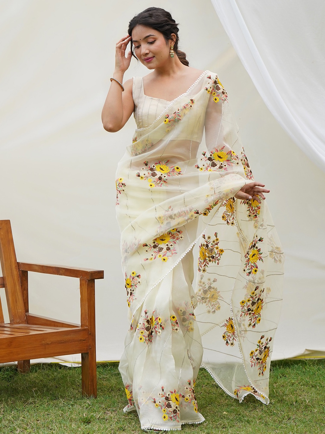 elora Floral Embroidered Organza Saree, White