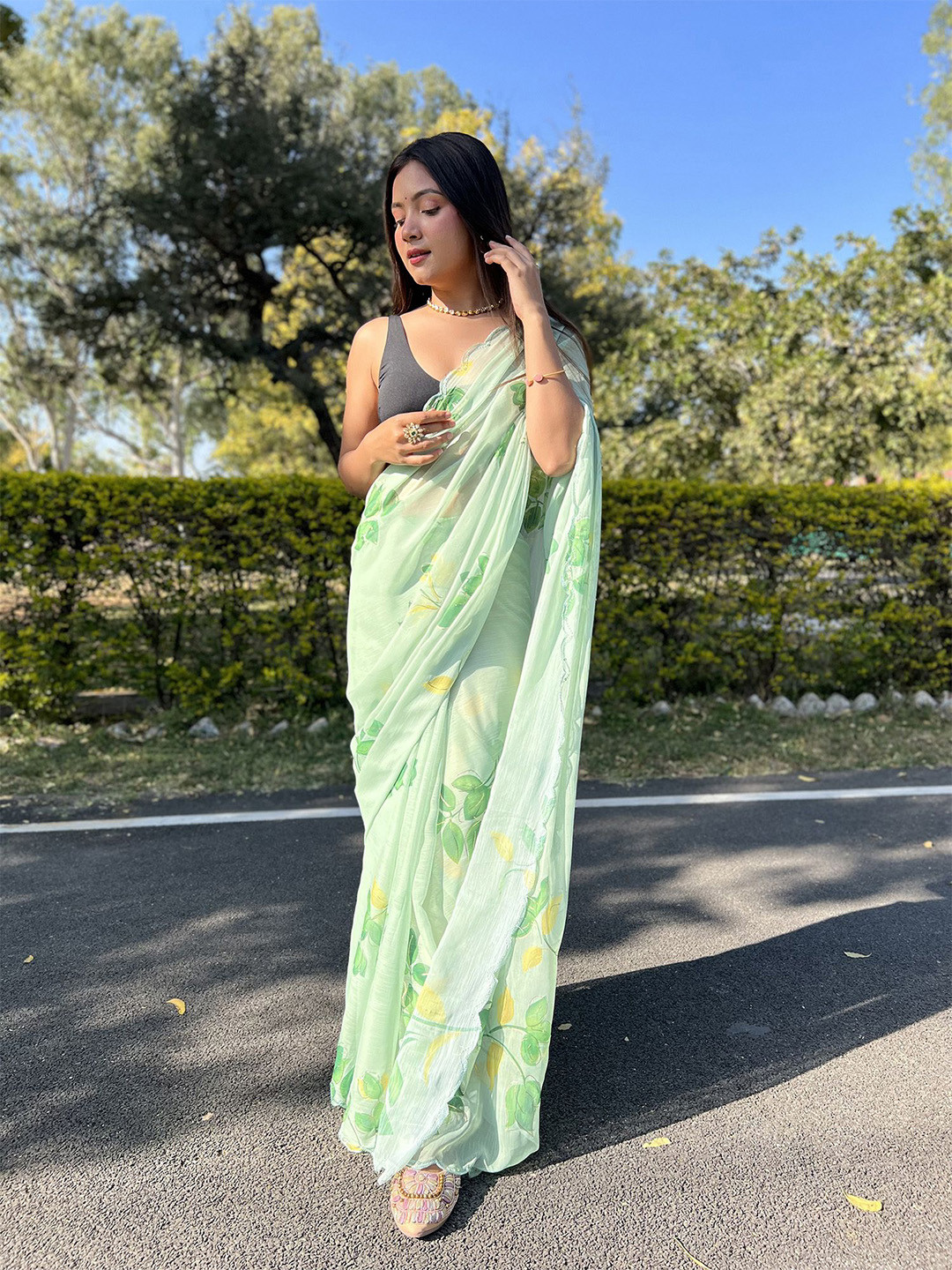 

elora Floral Embroidered Pure Chiffon Saree, Green
