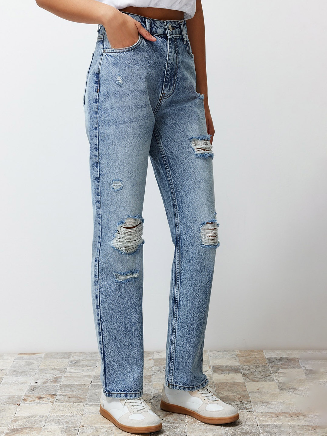 

Trendyol Women Mildly Distressed Light Fade Jeans, Blue
