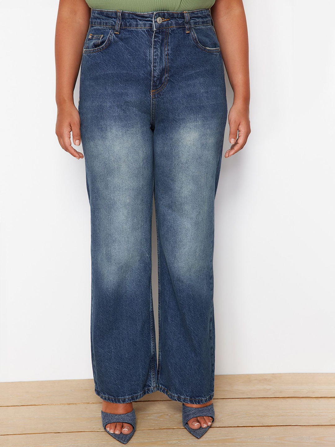 

Trendyol Women Straight Fit High-Rise Heavy Fade Jeans, Blue