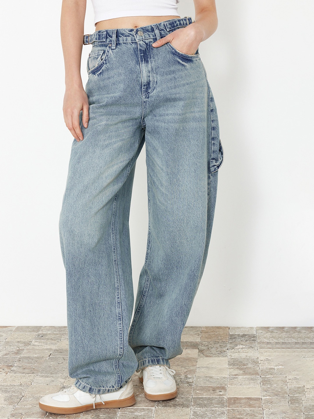

Trendyol Women Clean Look Heavy Fade Whiskers Pure Cotton Jeans, Blue