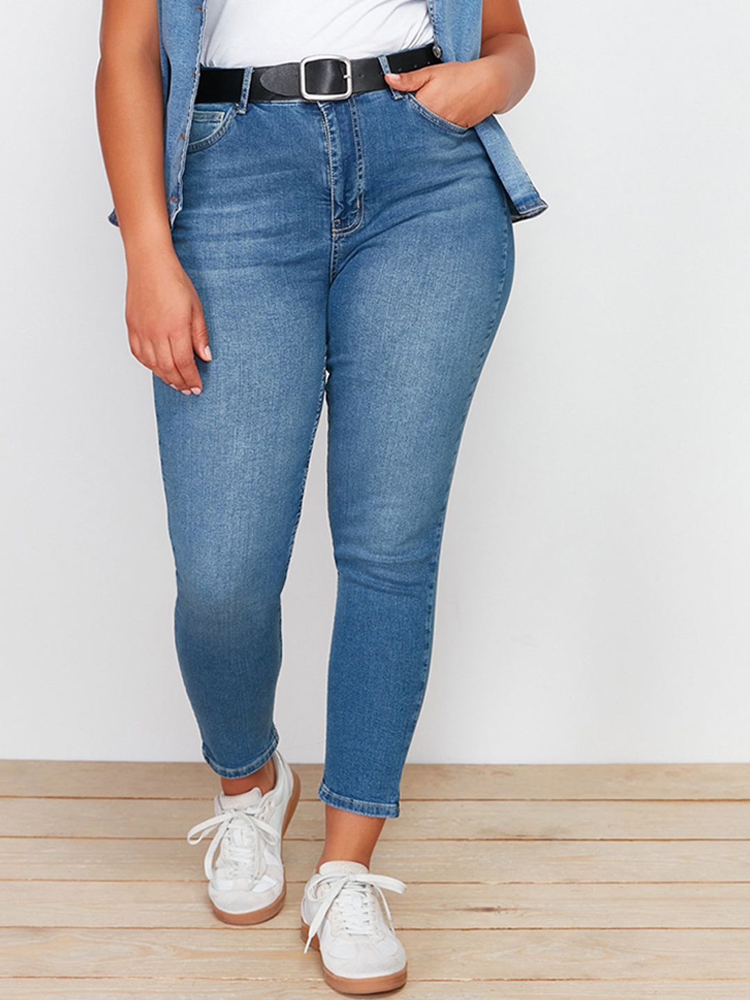 

Trendyol Women Slim Fit Light Fade Jeans, Blue