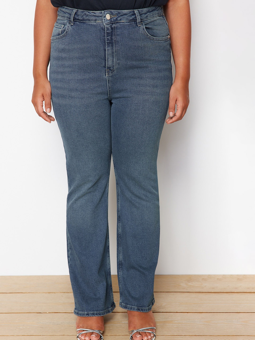 

Trendyol Women Light Fade Stretchable Jeans, Blue